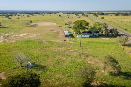 Unit for sale at 3971 Us Highway 77 S, Hallettsville, TX 77964