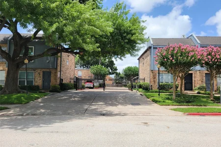Unit for sale at 6202 Skyline, Houston, TX 77057