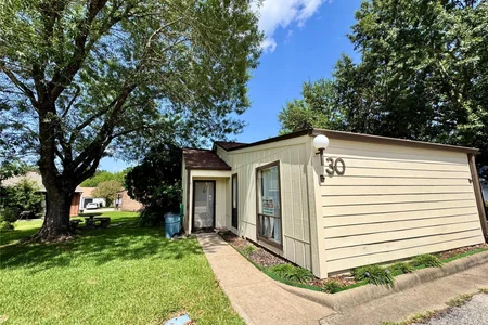 Unit for sale at 30 Driving Range Lane, Trinity, TX 75862