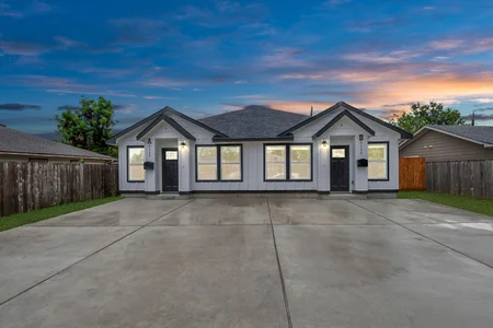 Unit for sale at 5125 Chennault Street, Houston, TX 77033