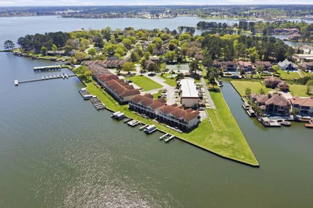Unit for sale at 2 Regency Point, Montgomery, TX 77356