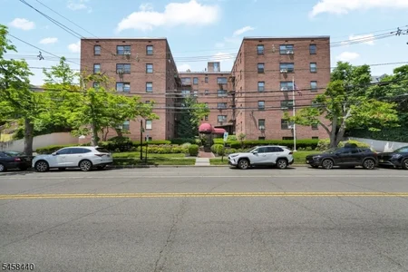 Unit for sale at 130 Orient Way Cc, Rutherford Boro, NJ 07070