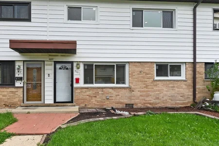 Unit for sale at 257 dover Drive, Des Plaines, IL 60018