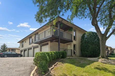 15701 Orlan Brook Drive, Orland Park, IL 60462