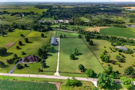 Unit for sale at 10617 Button Road, Hebron, IL 60034