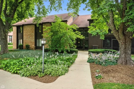 740 St Andrews Lane, Crystal Lake, IL 60014