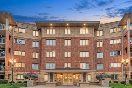 Unit for sale at 720 Creekside Drive, Mount Prospect, IL 60056