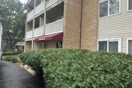 Unit for sale at 940 Beau Drive, Des Plaines, IL 60016