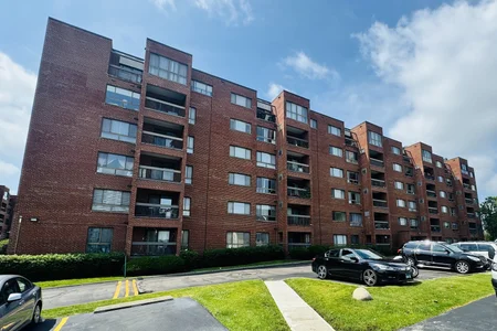 Unit for sale at 701 FORUM Square, Glenview, IL 60025