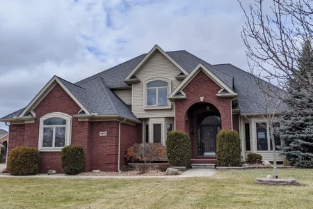 8103 Hunters Ridge Drive, Newport, MI 48166