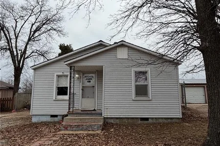 Unit for sale at 2710 Oakmoore Drive, Poplar Bluff, MO 63901