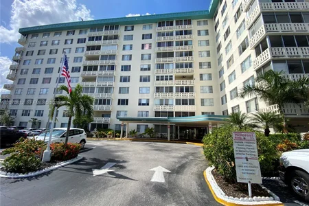 Unit for sale at 4330 Hillcrest Dr, Hollywood, FL 33021