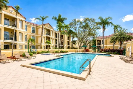 Unit for sale at 977 Riverside Dr, Coral Springs, FL 33071