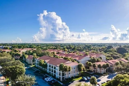 Unit for sale at 733 Riverside Dr, Coral Springs, FL 33071