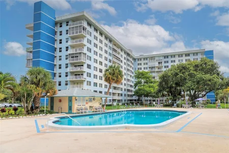 Unit for sale at 4200 Hillcrest Dr, Hollywood, FL 33021
