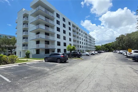 Unit for sale at 901 Hillcrest Dr, Hollywood, FL 33021