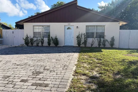 4280 North Dixie Highway, Boca Raton, FL 33431