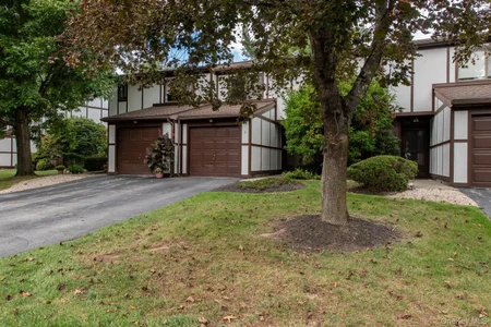 Unit for sale at 7 Topaz Run, Poughkeepsie (Town), NY 12603