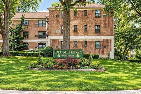 Unit for sale at 13 Terrace Circle, North Hempstead, NY 11021