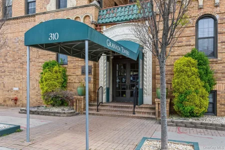 310 Riverside Boulevard, Long Beach, NY 11561