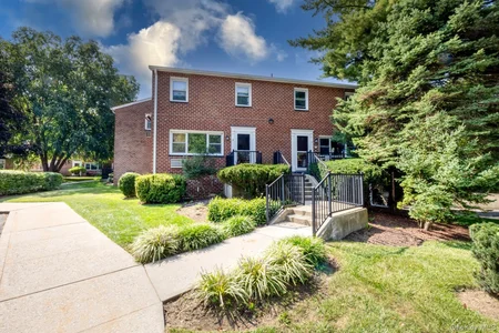 Unit for sale at 4 Charter Circle, Ossining, NY 10562