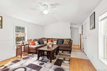 Unit for sale at 105 Oakview Hwy, East Hampton, NY 11937