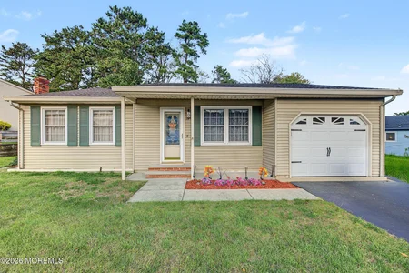 19 Westport Drive, Whiting, NJ 08759