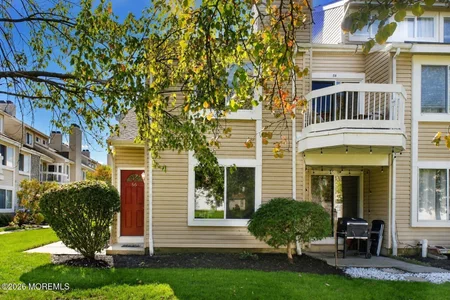 56 Farnham Square, Parlin, NJ 08859