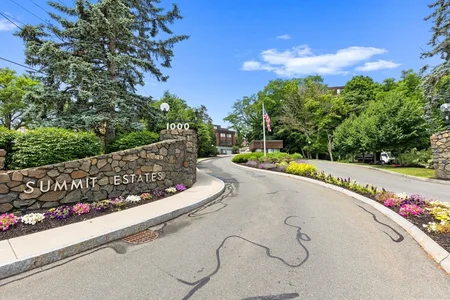 Unit for sale at 1002 Paradise Rd, Swampscott, MA 01907