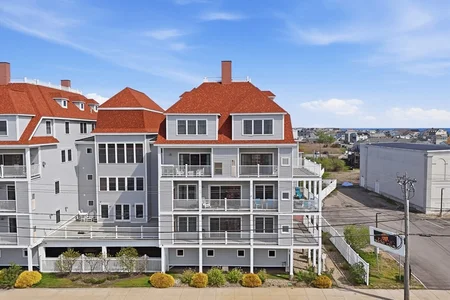 Unit for sale at 233 Beach Rd, Salisbury, MA 01952