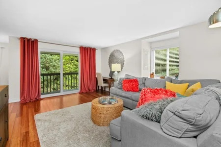 Unit for sale at 2 Beals Cove Rd, Hingham, MA 02043