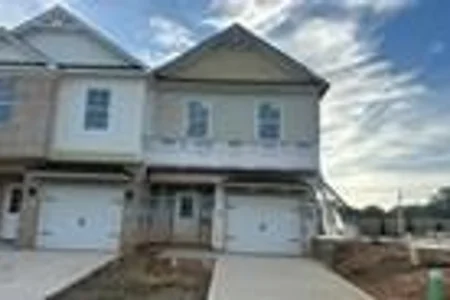 49 Creekside Commons Drive, Hoschton, GA 30548