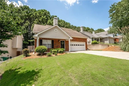 514 Parkstone Lane, Woodstock, GA 30189