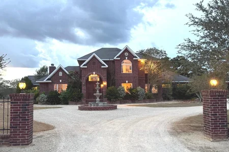 Unit for sale at 2712 N State Highway 80, Nixon, TX 78140