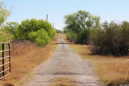 Unit for sale at 435 County Road 7715, Devine, TX 78016