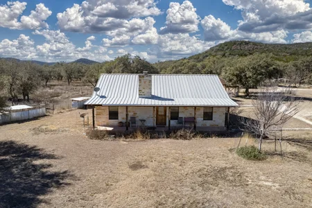 Unit for sale at 149 Red Oak Road, Leakey, TX 78873