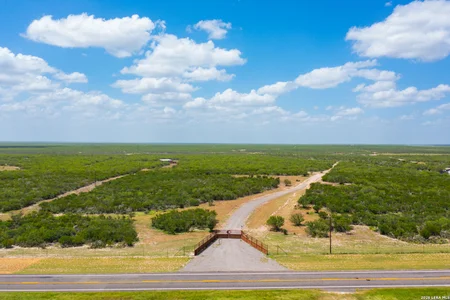 Unit for sale at 0000 Highway 44, Freer, TX 78357