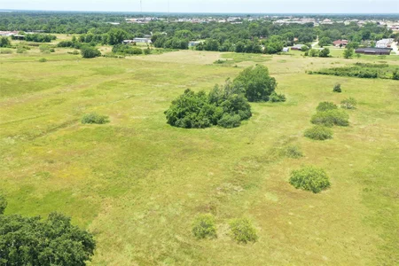 Unit for sale at 381 Paddock Drive, Mabank, TX 75156