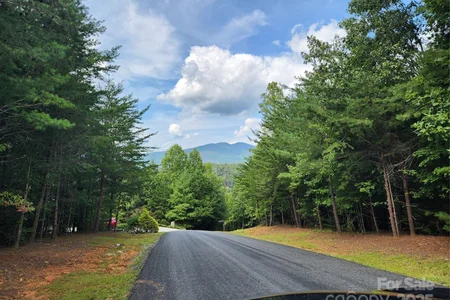Unit for sale at 152 Dockside Drive, Nebo, NC 28761