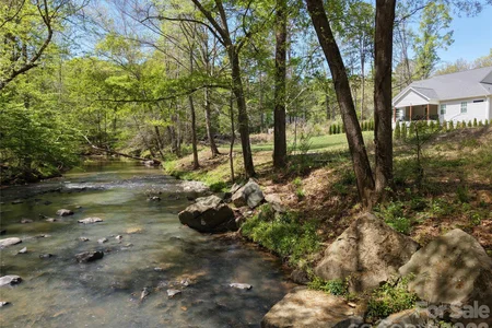 Unit for sale at 16 Creston Circle, Charlotte, NC 28214