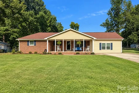 Unit for sale at 15229 Comanche Lane, Matthews, NC 28104