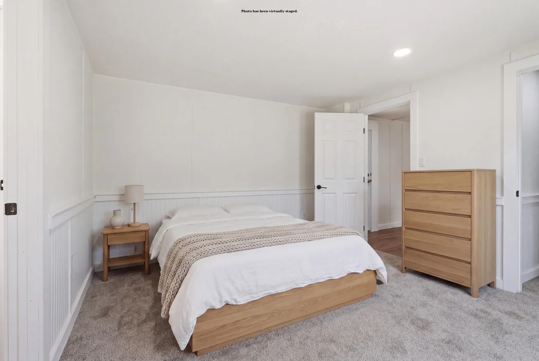 Photo of 33 Cleo