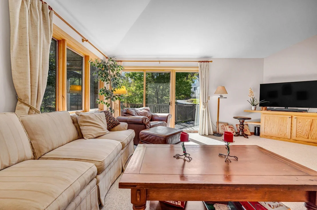Photo of 33 Carinthia