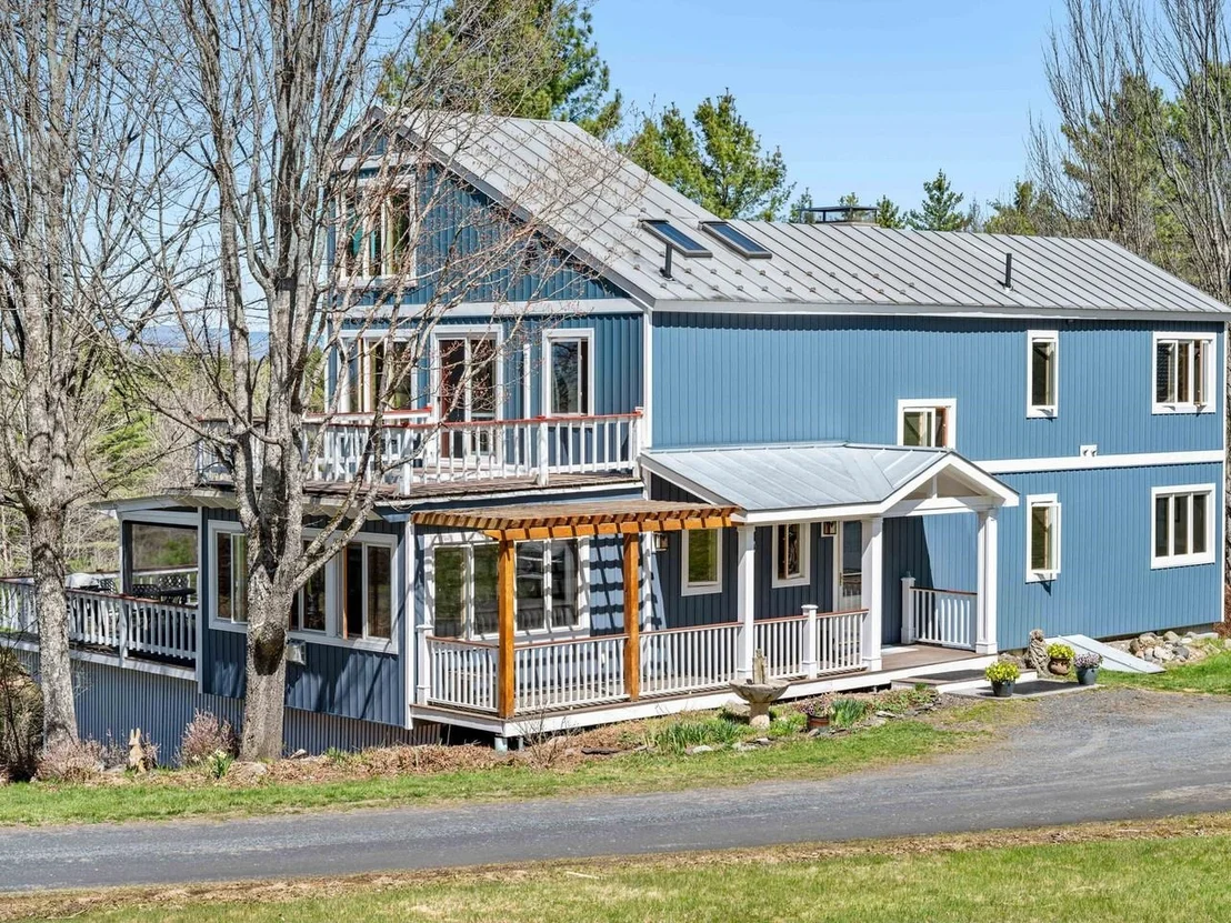 Photo of 2381 Middle