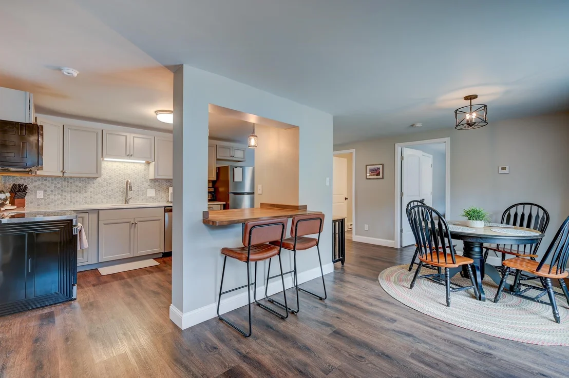 Photo of 8 Champney