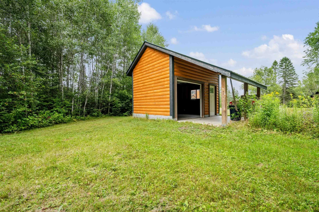 Photo of 44 Dubeau