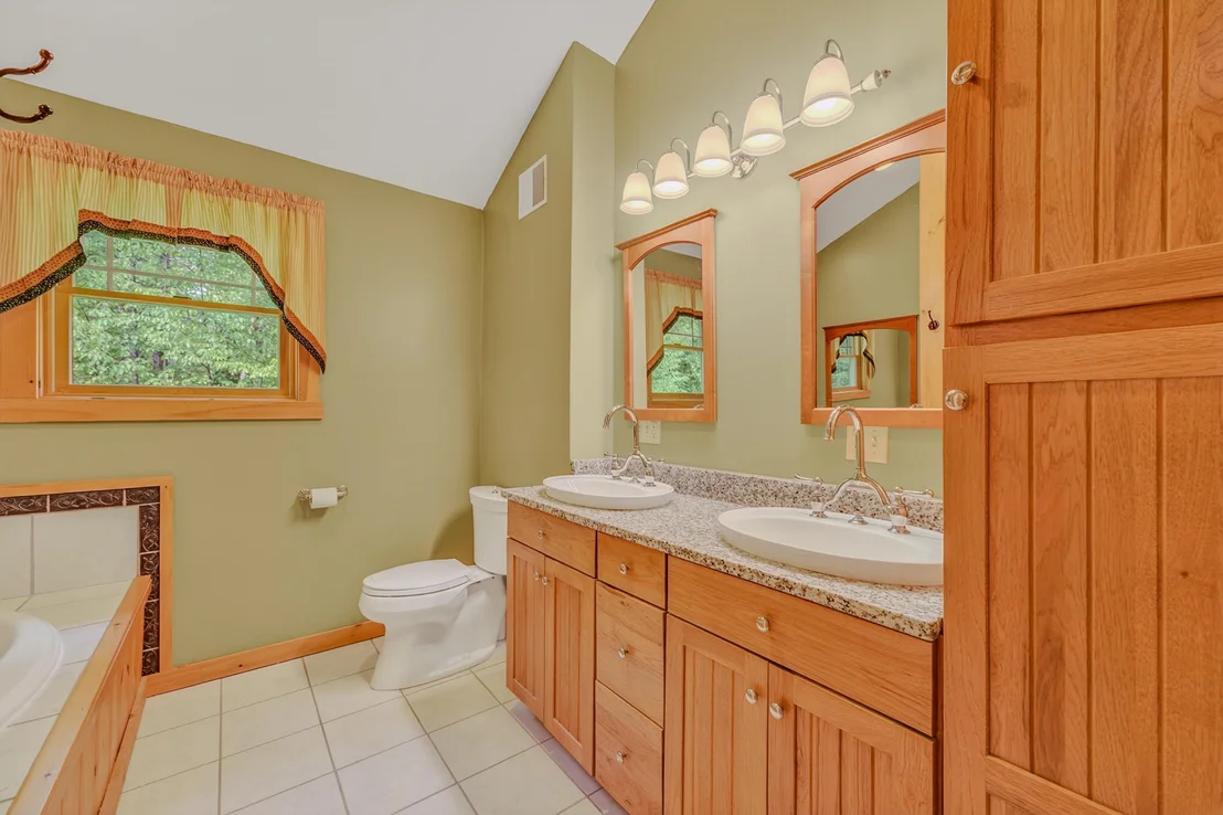 Photo of 1560 Cherry Valley