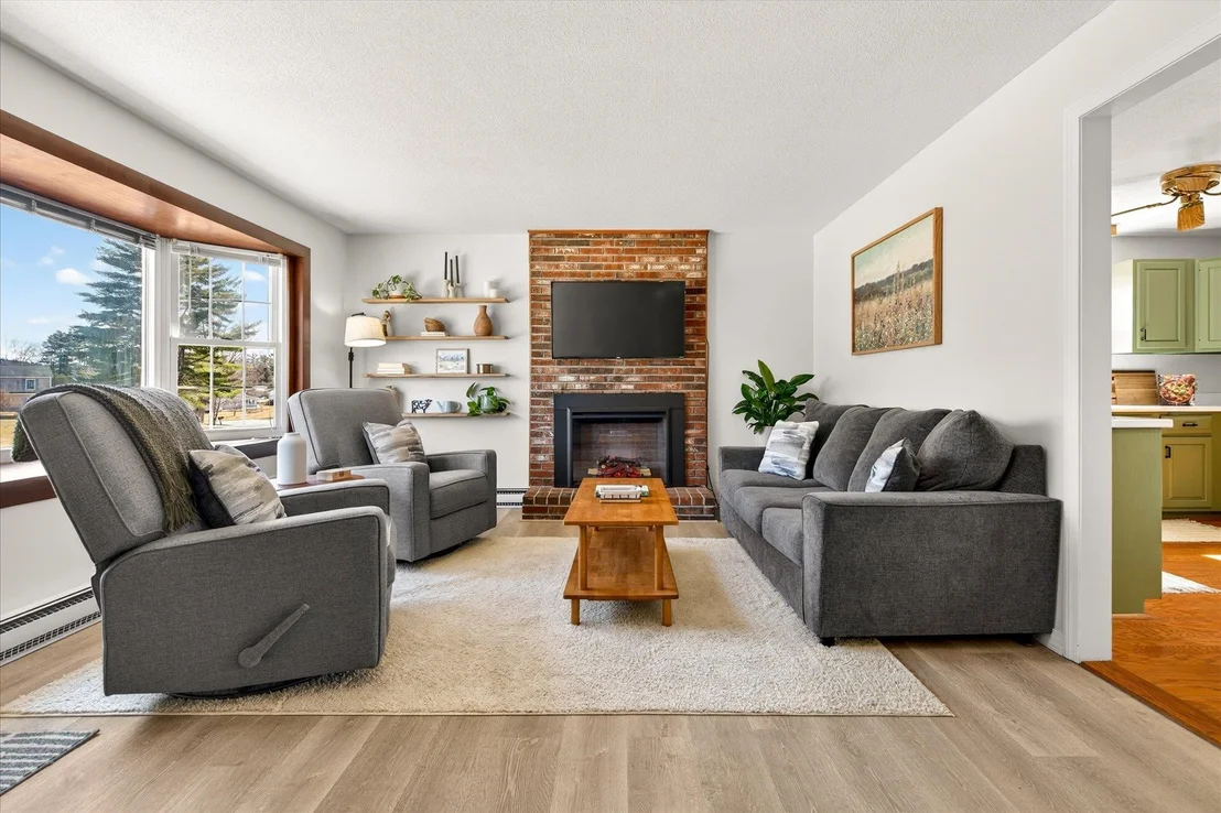 Photo of 681 Colonial