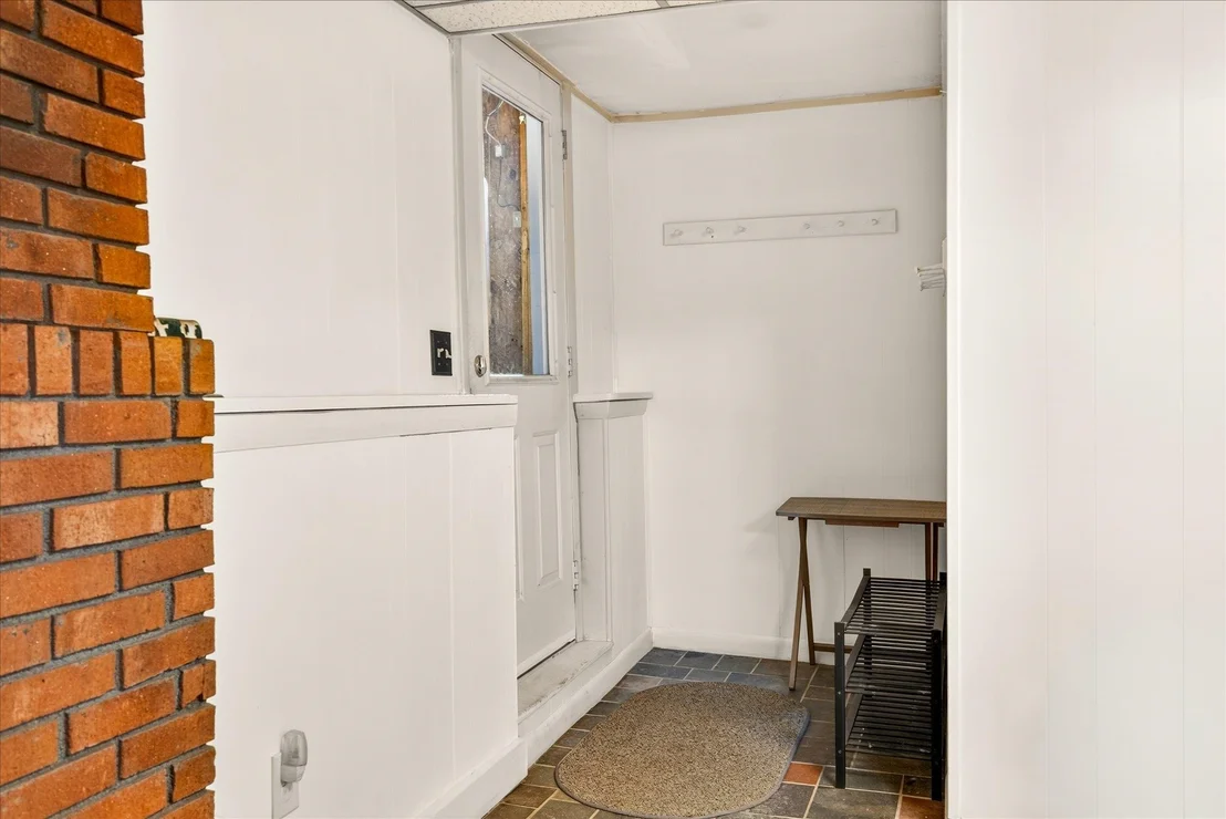 Photo of 681 Colonial