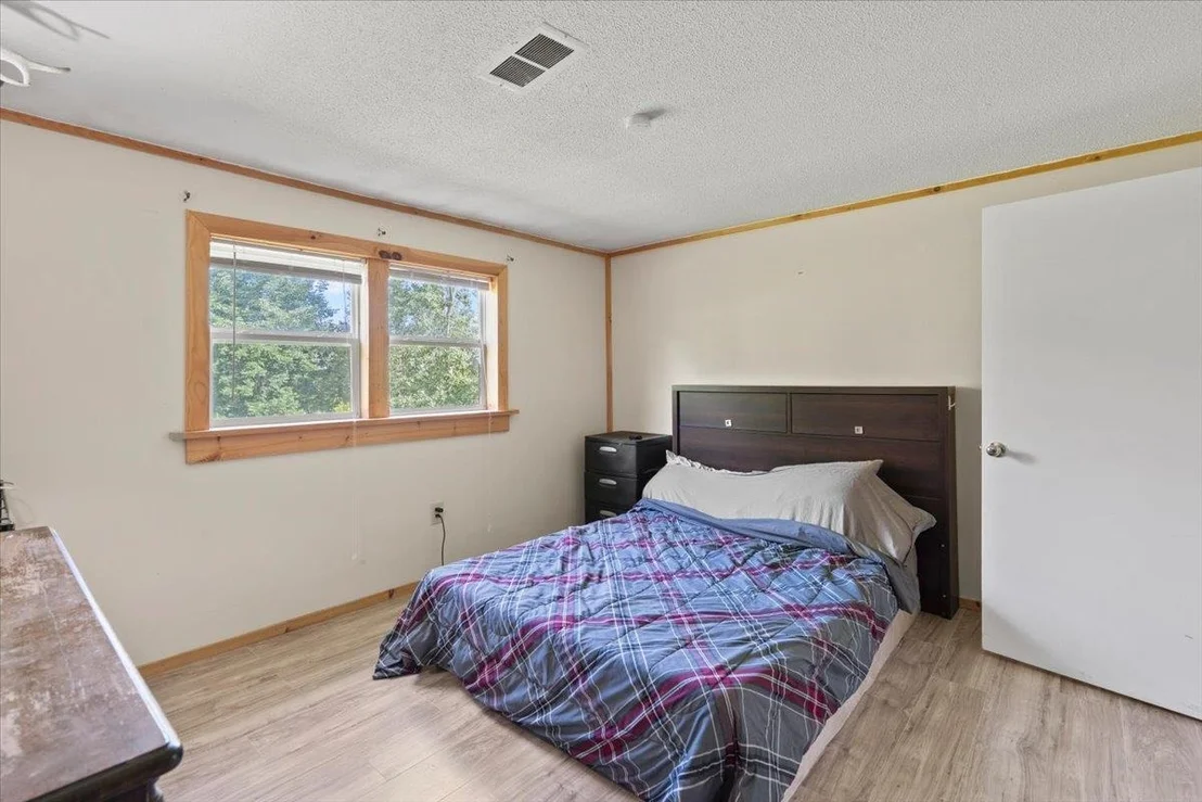 Photo of 3058 Perley